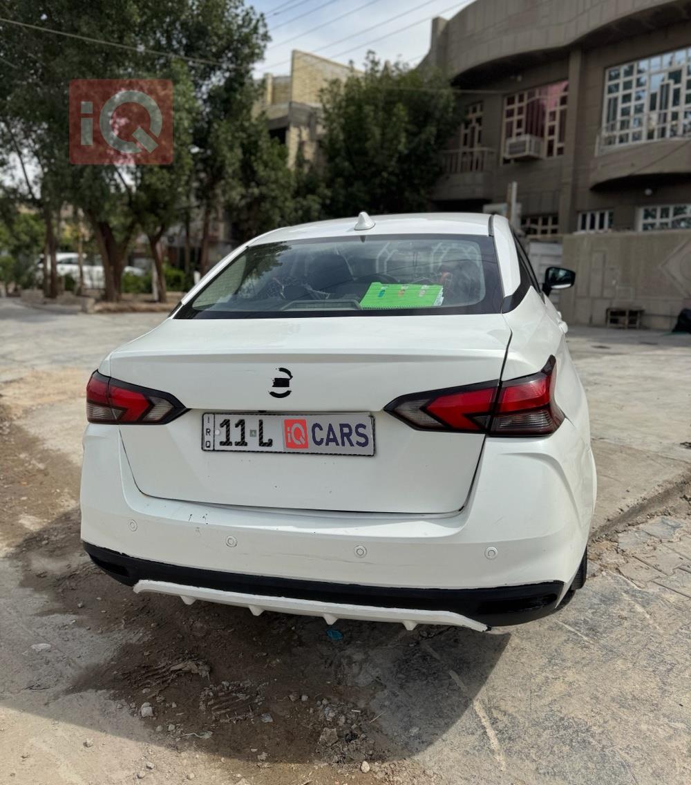 نيسان فيرسا